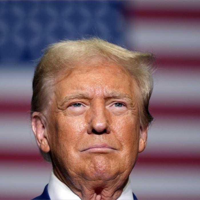 Trump-Rede unterbrochen - Mann stürmt plötzlich auf die Bühne
