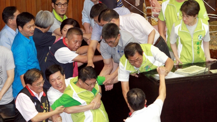 Gewalt im Parlament gibt es auch in Taiwan, wenn es beispielsweise um Atomkraft geht.