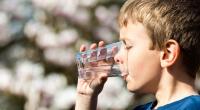 Der Junge starb, weil ihn seine Eltern zu viel Wasser trinken ließen.