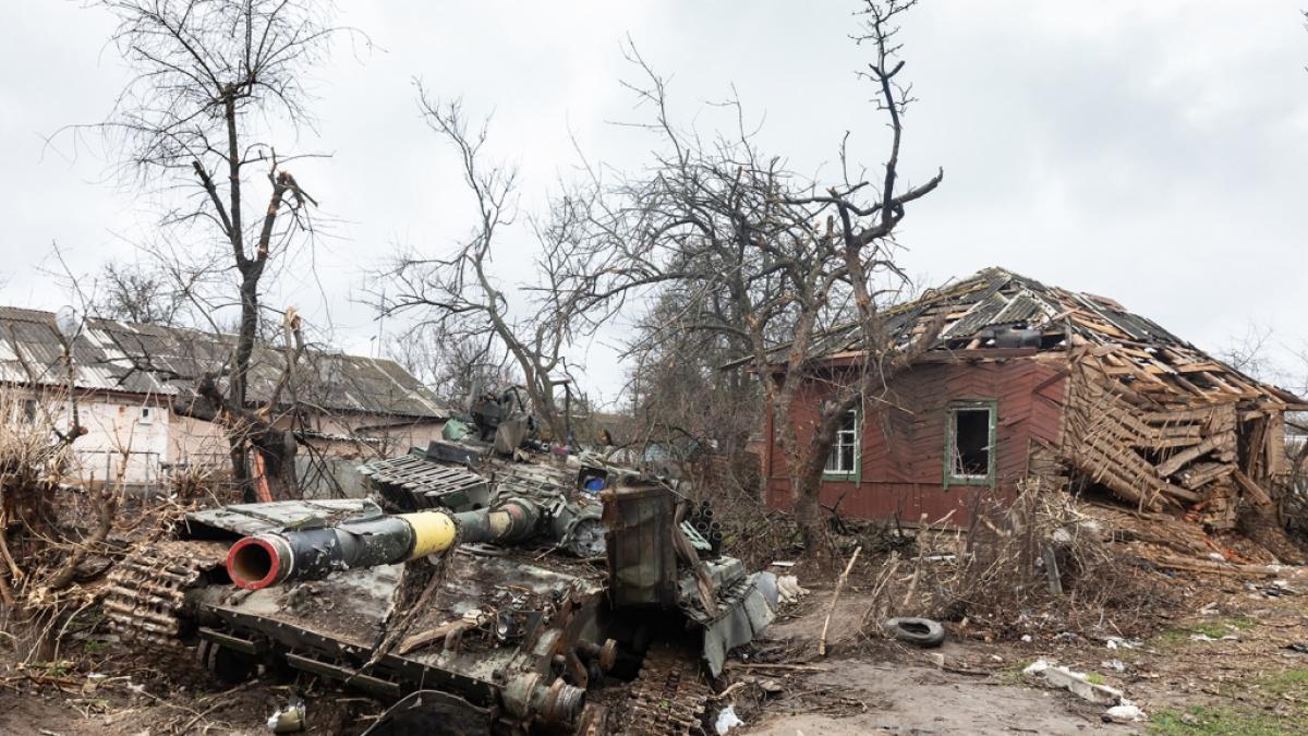 Ein zerst&ouml;rter ukrainischer Panzer in der Region&nbsp;Tschernihiw. (Foto)