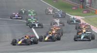 Der niederländische Red Bull-Pilot Max Verstappen (l) führt das Feld an.