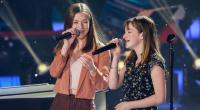 Die Schwestern Mimi (l) und Josefin (