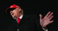 Donald Trump sorgt mit seinem Verhalten erneut für Spekulationen über seine geistige Verfassung.