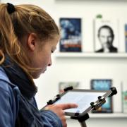 Vor allem die werberelevante Zielgruppe im Alter von 14 bis 49 Jahren liest e-Books.