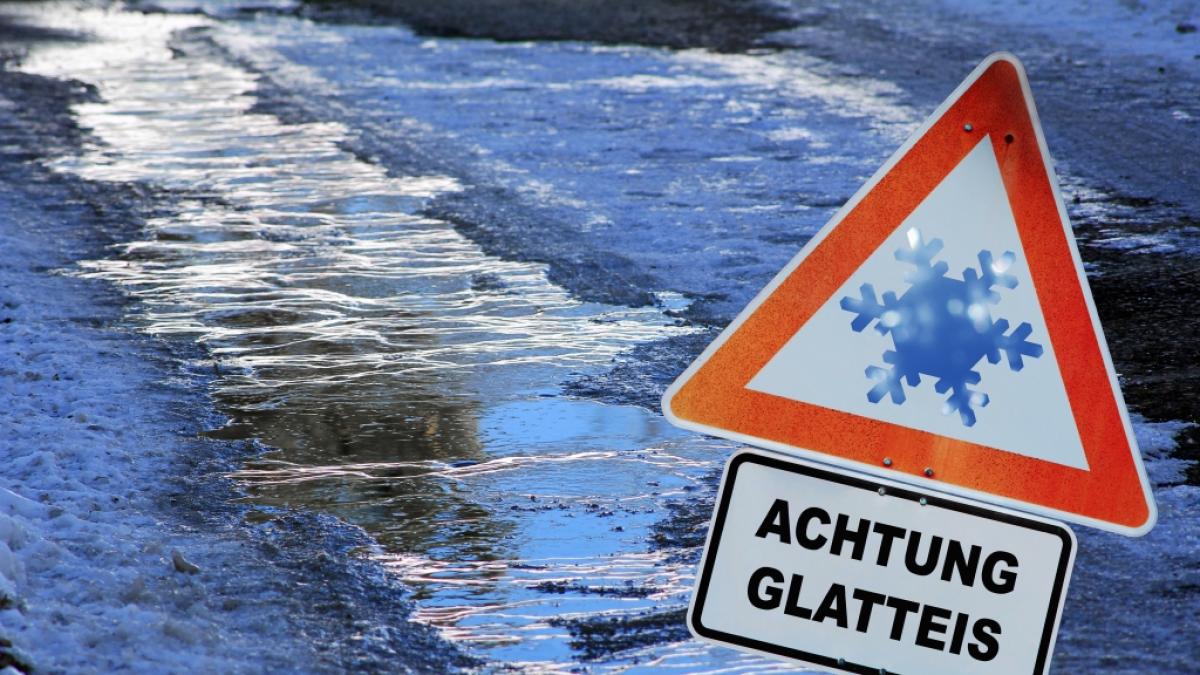 Deutschland wird vom Blitzeis heimgesucht. In mehreren Bundesl&auml;ndern krachte es auf den Stra&szlig;en. (Foto)