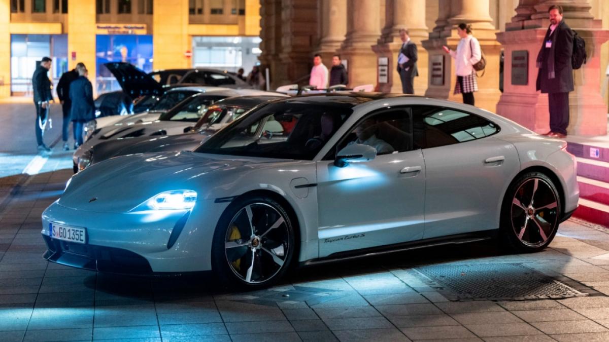 Im Dezember 2022 werden bestimmte Modelle aus der Porsche-Produktion zur&uuml;ckgerufen. (Foto)