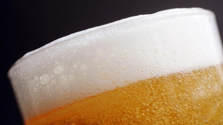 Gerade zum Thema Alkohol gibt es zahlreiche Mythen, die gefährliche Folgen haben können.