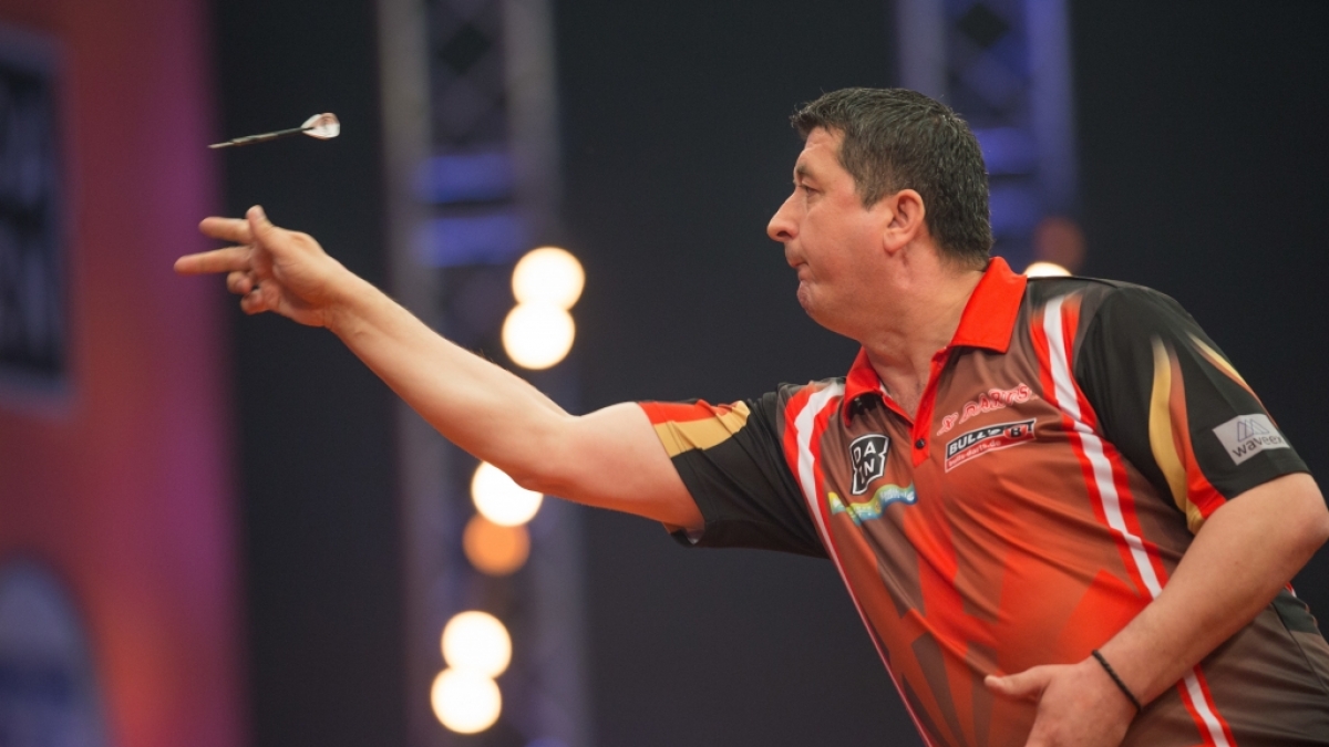 Darts-Profi Mensur Suljovic litt geraume Zeit an der sogenannten Dartitis - ein Schicksal, das der &Ouml;sterreicher mit seinen Kollegen Mervyn King, Eric Bristow oder Richie Burnett teilt. (Foto)