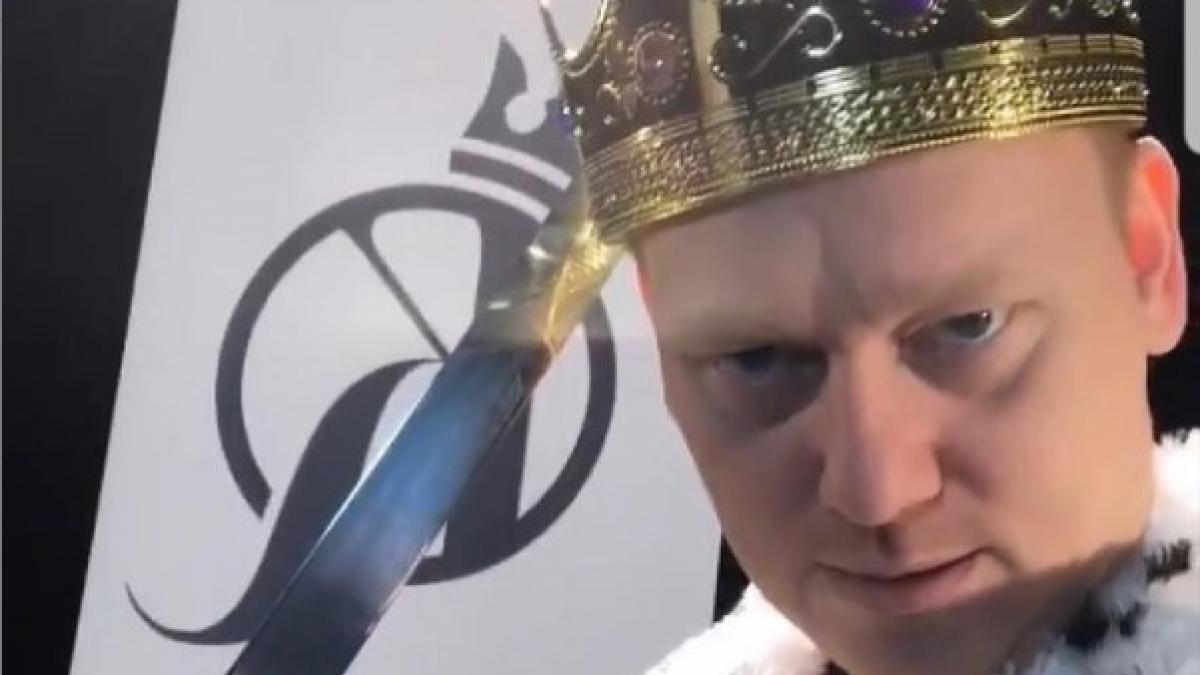 Entertainer Knossi inszeniert sich gern als K&ouml;nig. (Foto)