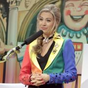 Sitzungspräsidentin Martina Kratz steht der Veranstaltung vor.