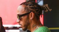 Lewis Hamilton ist für ausgefallene Outfits bekannt.