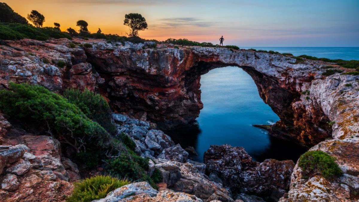 In der Bucht von Cala Varques auf Mallorca ist ein junger Tourist aus den USA t&ouml;dlich verungl&uuml;ckt (Symbolfoto). (Foto)