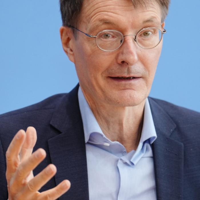 Ganz schön frech! SPD-Kollege parodiert Gesundheitsminister