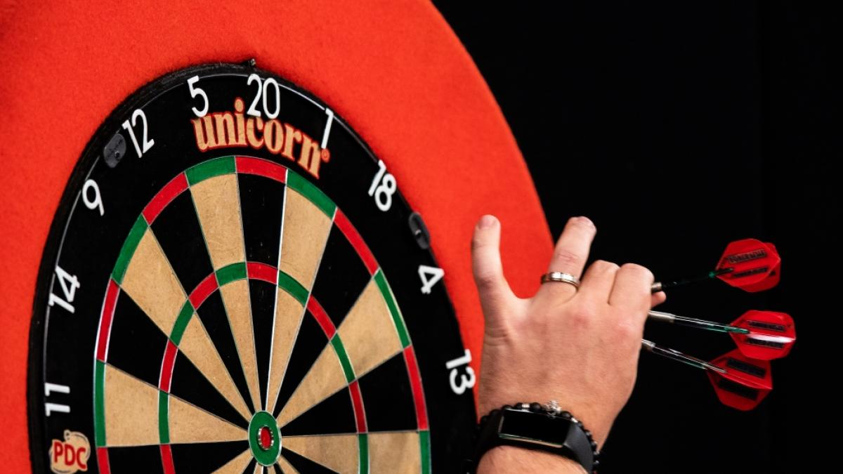 Weshalb feiern Darts-Fans eine 180 voller Inbrunst? Was ist ein Nine Darter? Und wieso f&uuml;rchten sich Darts-Spieler vor einem White Wash? (Foto)