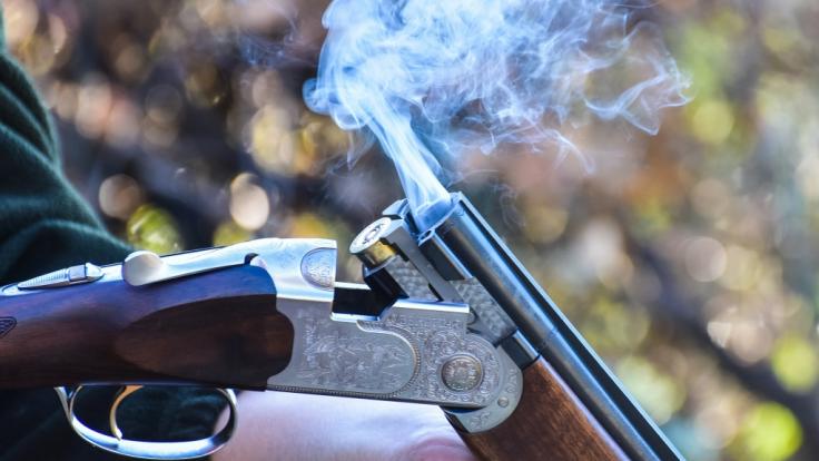 Mit einem Jagdgewehr soll der Graf seine halbe Familie ausgelöscht haben.