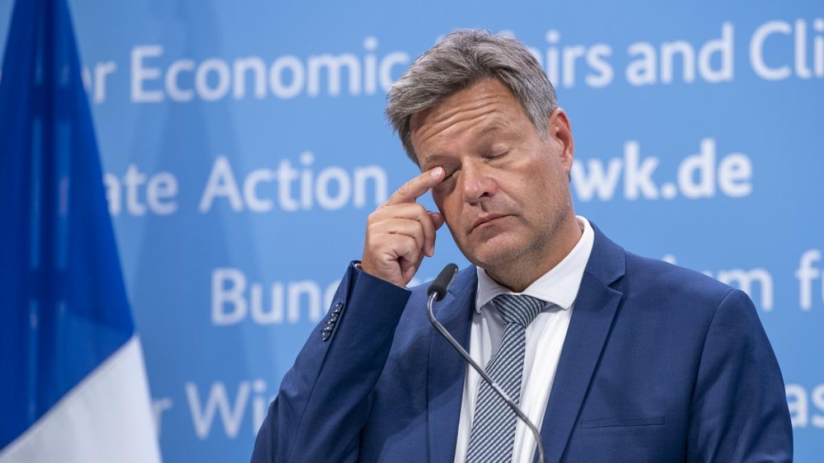 Das von Robert Habeck geplante Heizungsgesetz darf vorerst nicht im Bundestag beschlossen werden. Das entschieden Verfassungsrichter in Karlsruhe. (Foto)