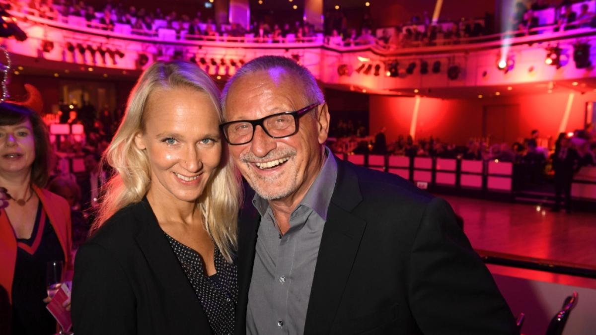 Musiker und Schauspieler Konstantin Wecker mit seiner Partnerin Annik. (Foto)