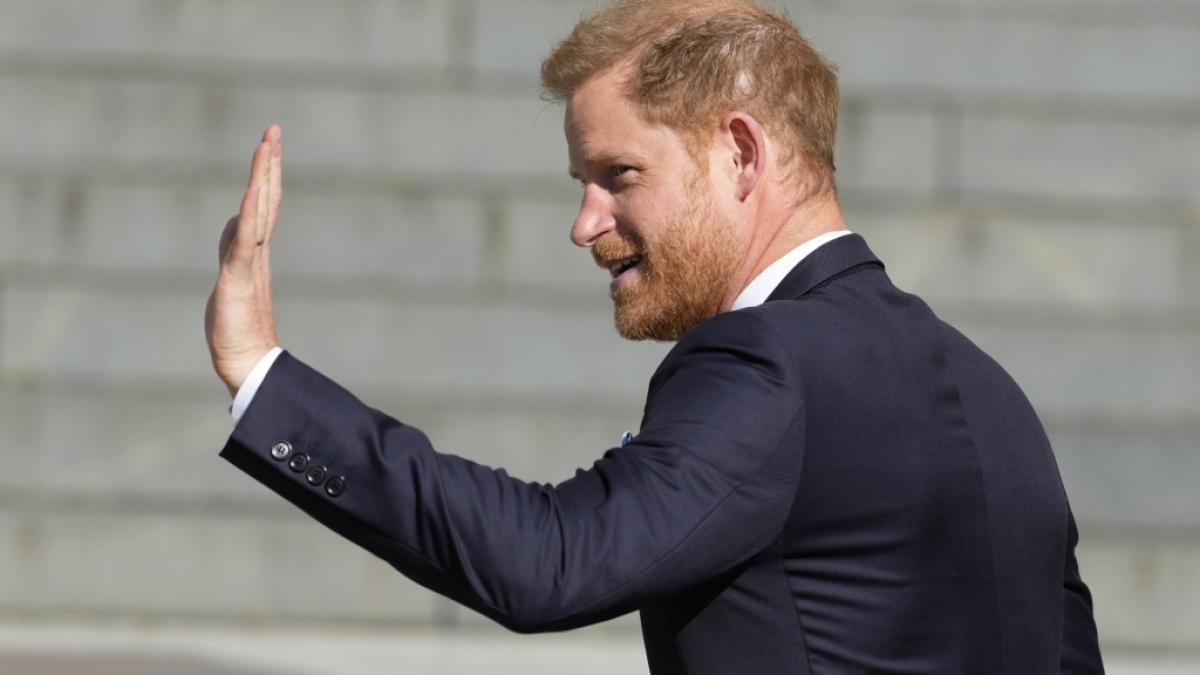Prinz Harry steckt ausgerechnet kurz vor seinem 40. Geburtstag in der royalen Zwickm&uuml;hle. (Foto)