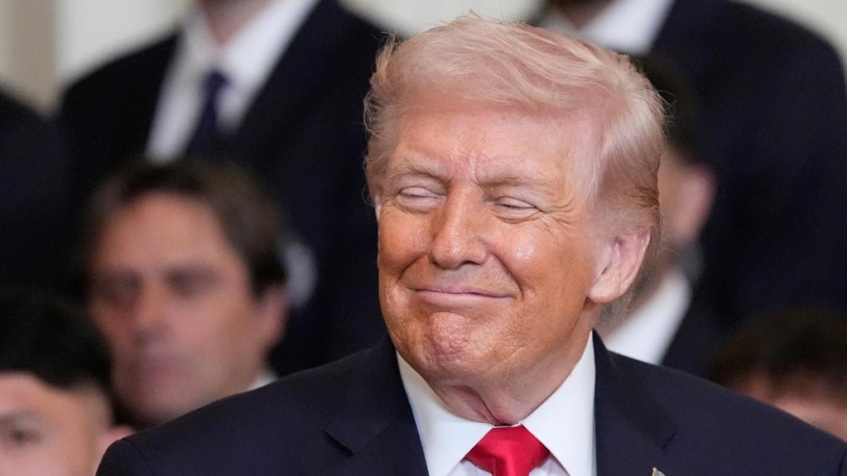 Donald Trump h&auml;lt im Wei&szlig;en Haus eine Gebetszeremonie ab und sorgt im Netz f&uuml;r Entsetzen. (Foto)