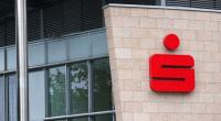 Die Sparkasse soll ihren Kunden jetzt mit Kündigungen drohen.