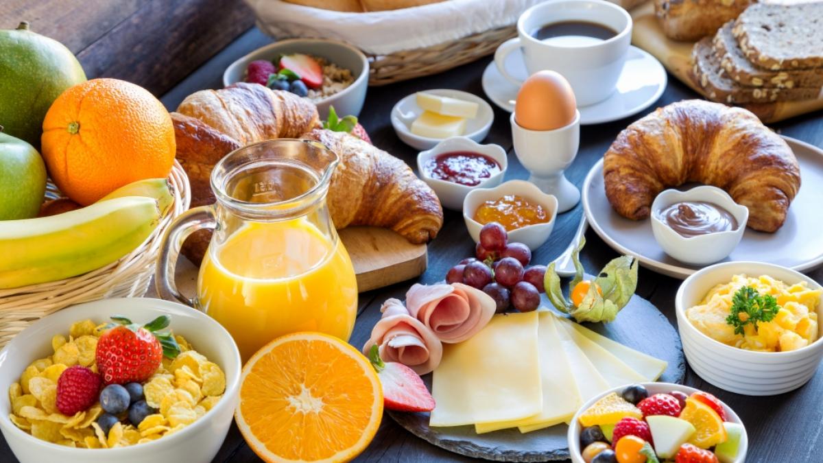 Viele der Lebensmittel auf dem Fr&uuml;hst&uuml;ckstisch k&ouml;nnen gef&auml;hrliche Zusatzstoffe beinhalten. (Foto)