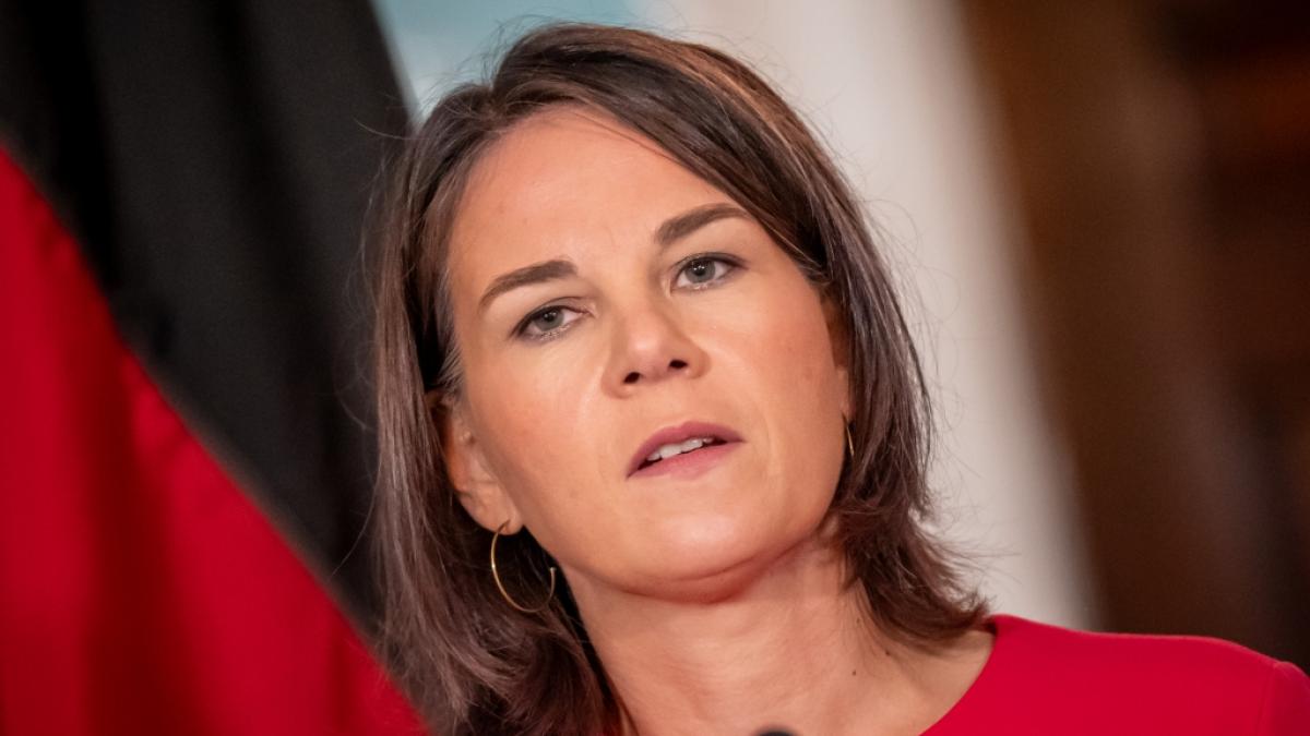 F&uuml;r Annalena Baerbock hagelt es jetzt Kritik, weil sie den Regierungsflieger leer hinter sich herfliegen lie&szlig;. (Foto)