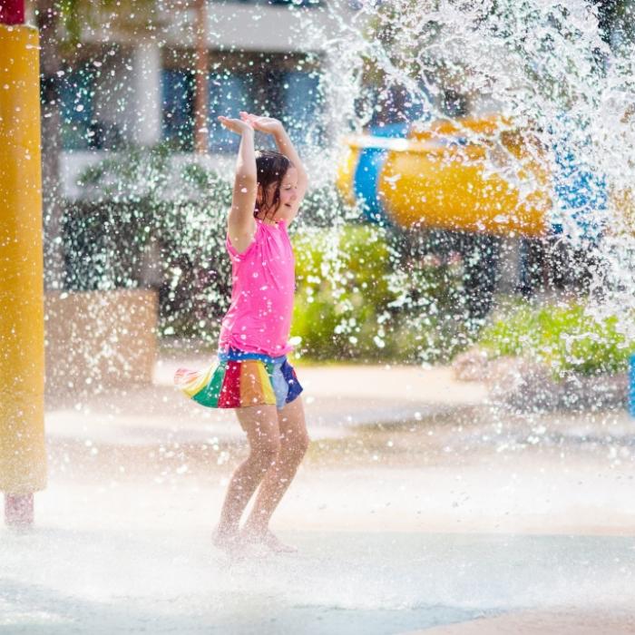 Rettungsschwimmer überfordert! Mädchen (11) ertrinkt in Spaßbad