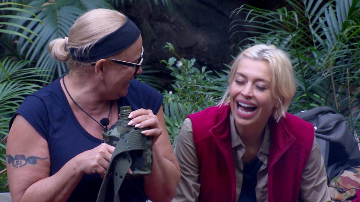 Cecilia und Gigi sind von den "Blondgirls" Claudia Effenberg und Verena Kerth genervt. (Foto)