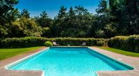 Am Gardasee ist ein dreijähriger Junge in einem Pool ertrunken. (Symbolfoto)