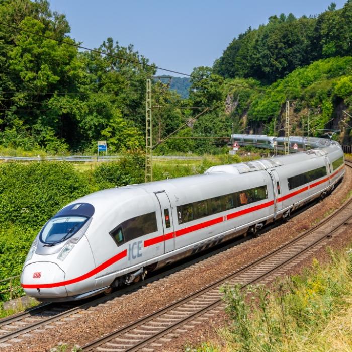 Syrer (20) attackiert Fahrgäste im ICE nach Wien - mehrere Verletzte
