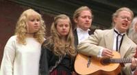 Maite Kelly und Angelo Kelly verabschieden sich von Barby Kelly.
