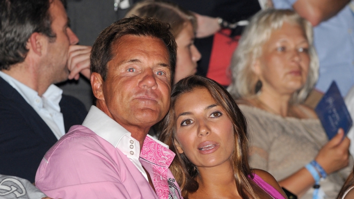 Dieter Bohlen mit seiner Freundin Carina auf einer Fashion Show. (Foto)