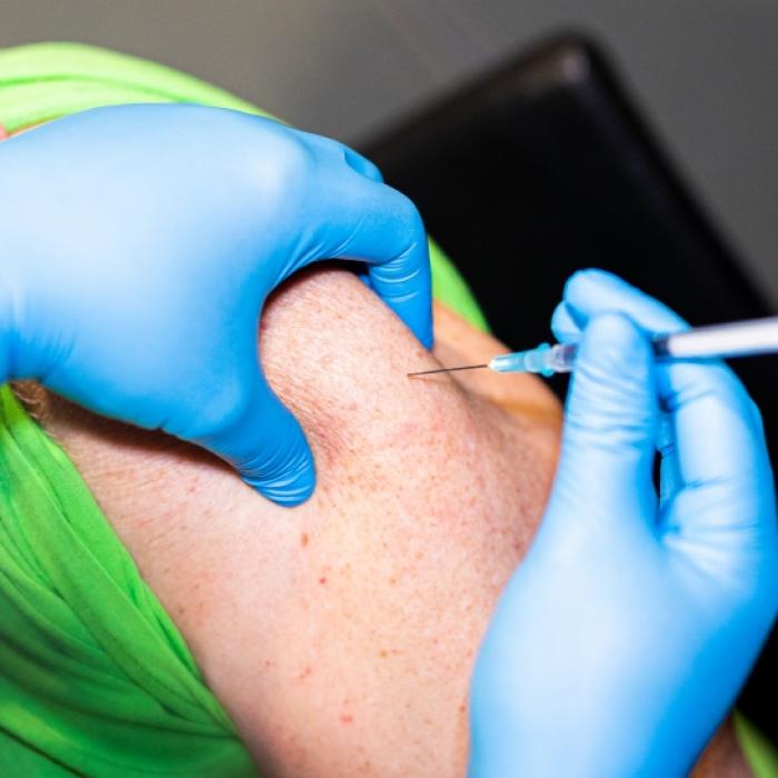Zweiter Booster schon ab 60! Stiko empfiehlt diesen Personen weitere Impfung