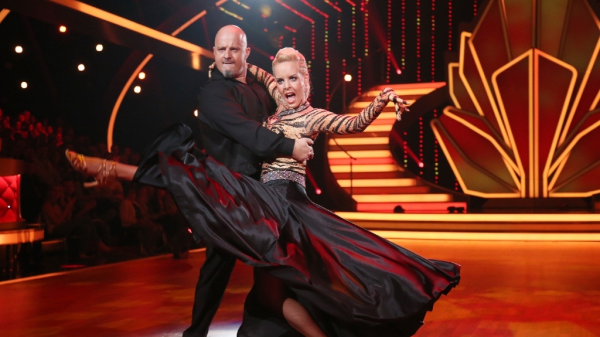 Es hat sich ausgetanzt f&uuml;r Detlef Steves und seine Profi-Partnerin Isabel Edvardsson: Ihr Paso Doble konnte die "Let's Dance"-Jury nicht &uuml;berzeugen. (Foto)