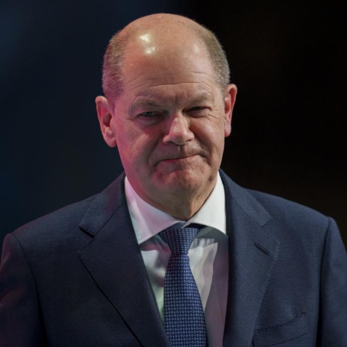 Kanzler soll abtanzen - Kritiker gehen auf Scholz los