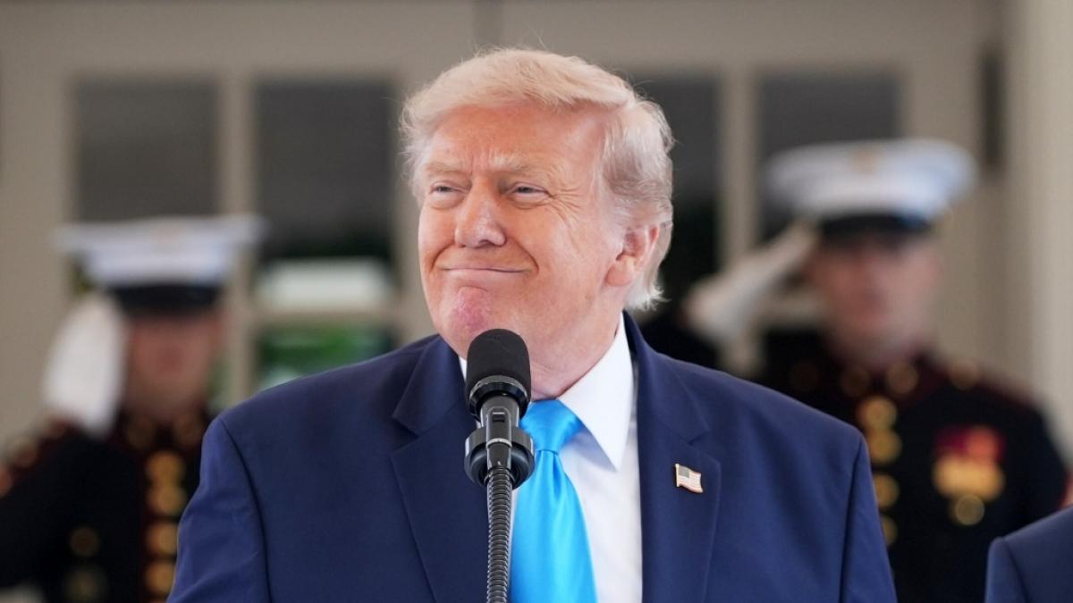 Donald Trump macht sich per KI zum General &ndash; jetzt hagelt es Spott. (Foto)