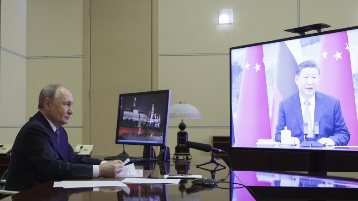 Wurde Wladimir Putin (links) von China-Pr&auml;sident Xi Jinping blo&szlig;gestellt? (Foto)