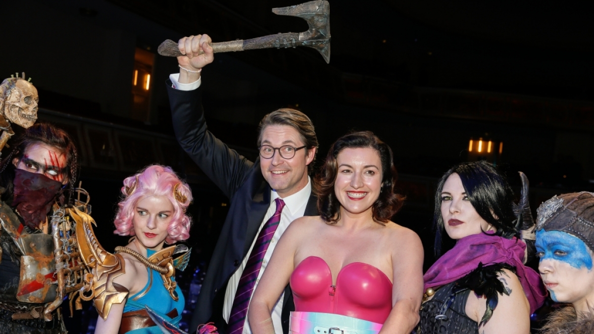 Die CSU-Politikerin setzt auf kr&auml;ftige Farben. (Foto)
