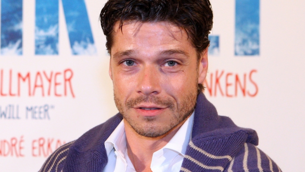 Schauspieler und Ex-"Unter uns"-Star Stephen D&uuml;rr verletzte sich 2012 beim "TV Total Turmspringen" so schwer, dass sogar eine Querschnittsl&auml;hmung um Raum stand. (Foto)