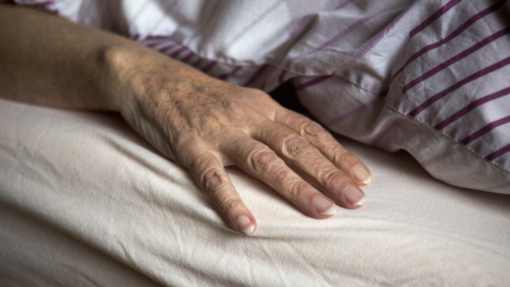 In Australien soll sich ein 21 Jahre alter Pfleger an einer Patientin vergangen haben. (Symbolbild)