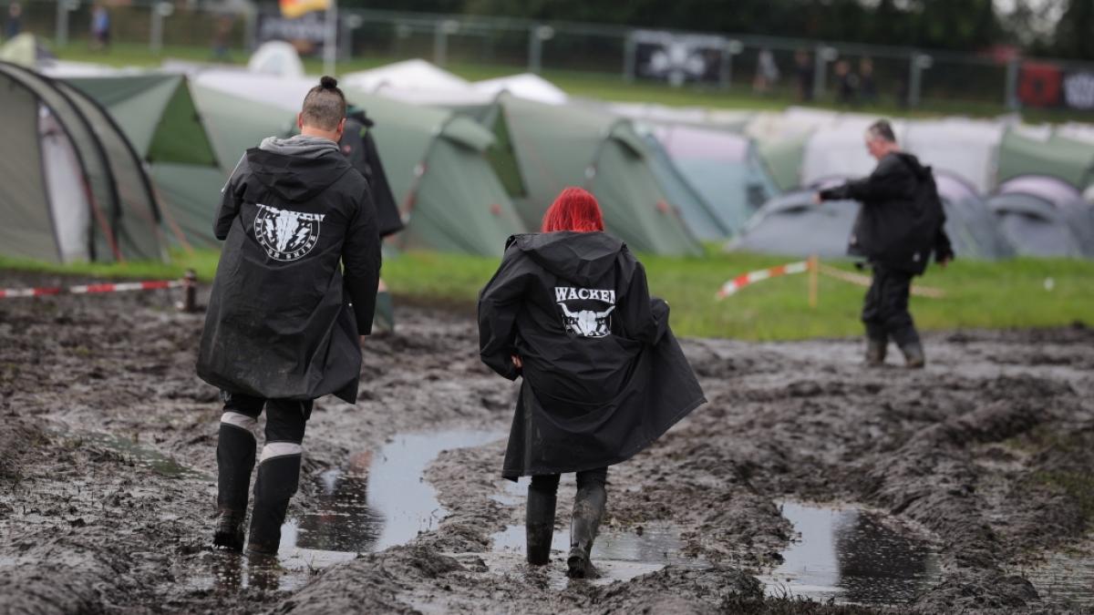 Hard Rock und Heavy Metal kontra Schlammbad: Das Festivalgel&auml;nde beim Wacken Open Air 2023 ist nach heftigen Regenf&auml;llen ramponiert. (Foto)