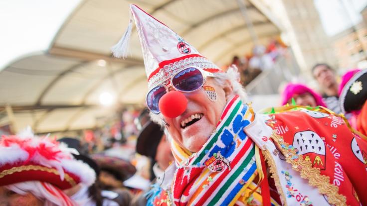 Jecken feiern beim Karneval in Köln: Am 11.11.2018 beginnt wieder die närrische Zeit.
