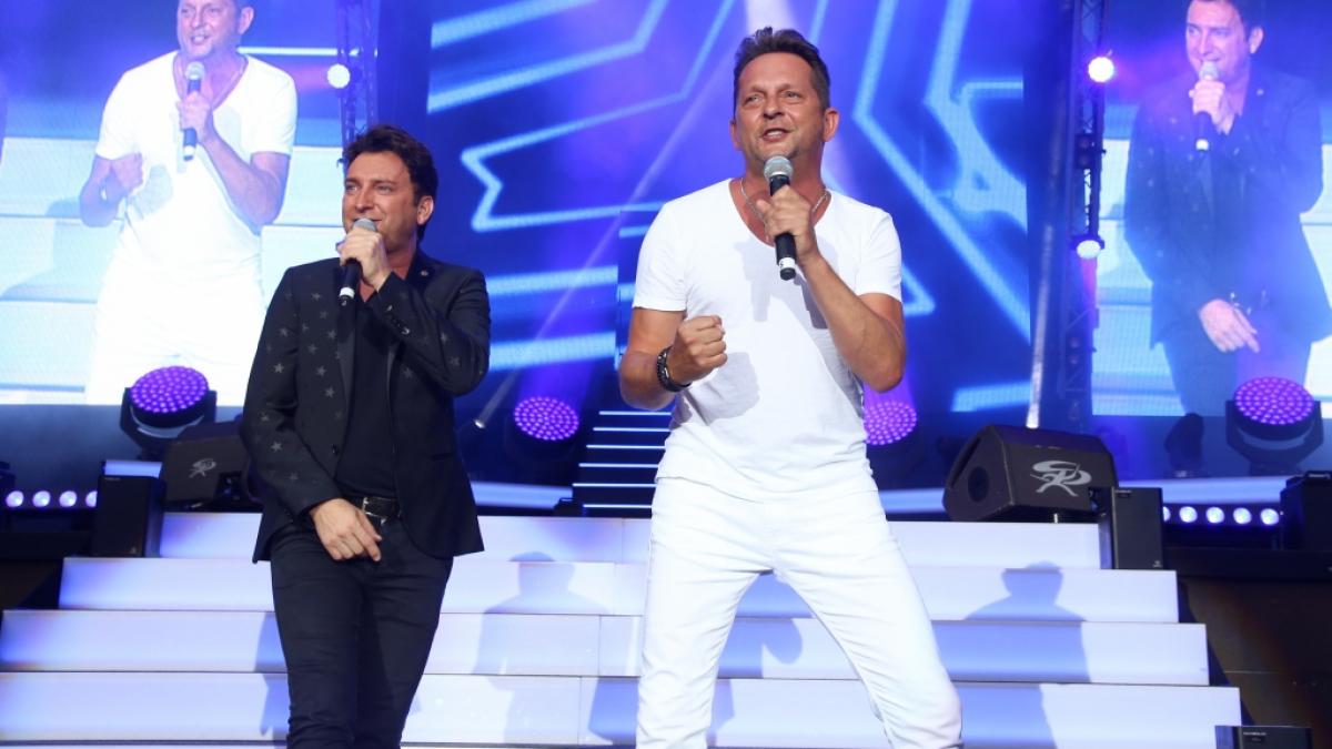 Mit seinem Bandkollegen Fredi Malinowski (li.) steht Martin Hein als "Fantasy" auf der B&uuml;hne - nun hat der Musiker privat sein ganz gro&szlig;es Gl&uuml;ck gefunden. (Foto)