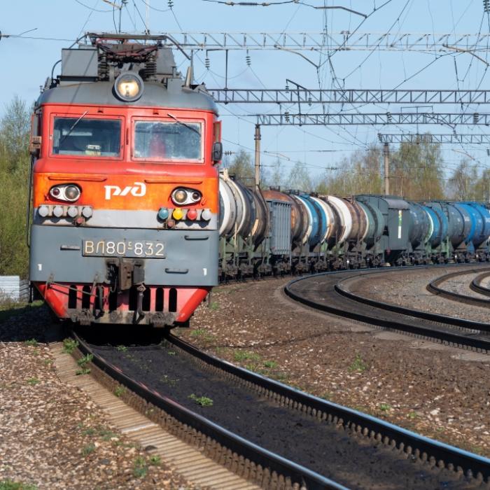Zug fährt über Sprengsatz - Explosion an russischer Eisenbahnstrecke