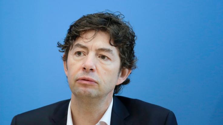 Die Zahl der am Coronavirus Verstorbenen ist in Deutschland auf einen neuen Rekordwert gestiegen. Christian Drosten findet deutliche Worte für den Umgang mit der Pandemie in Deutschland.