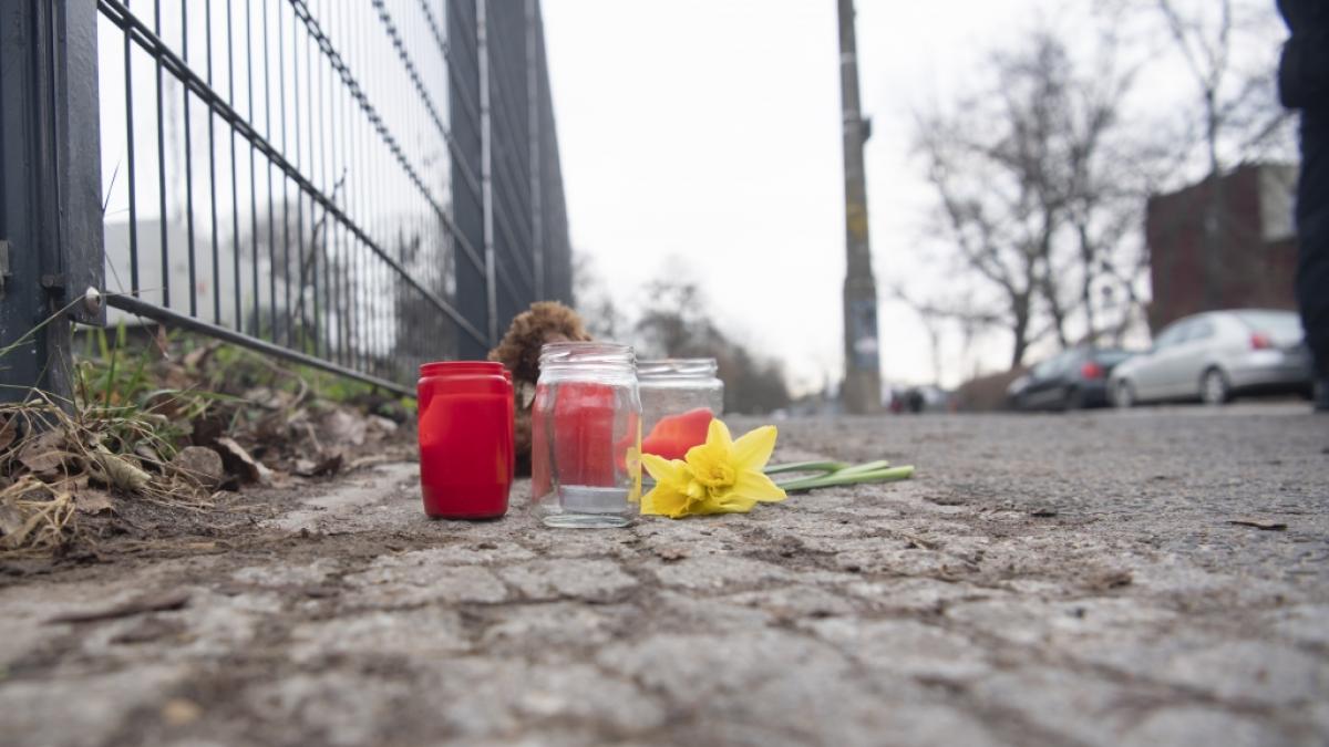Trauer und Entsetzen in Berlin-Pankow: Die kleine Anissa (5) wurde von Messerstichen t&ouml;dlich verletzt, ihr Babysitter, ein 19-j&auml;hriger Bekannter der Familie, steht unter dringendem Tatverdacht. (Foto)