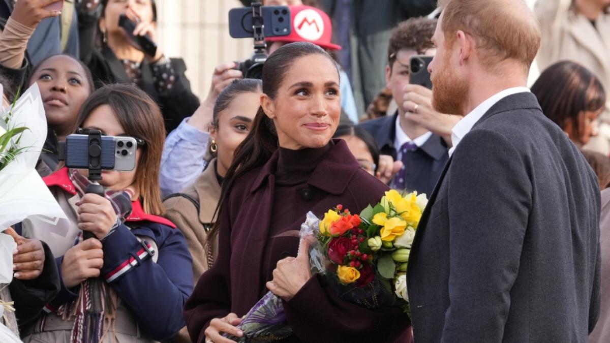 Ein Foto gen&uuml;gte, um Meghan Markle beim Bad in der Menge komplett aus der Fassung zu bringen. (Foto)
