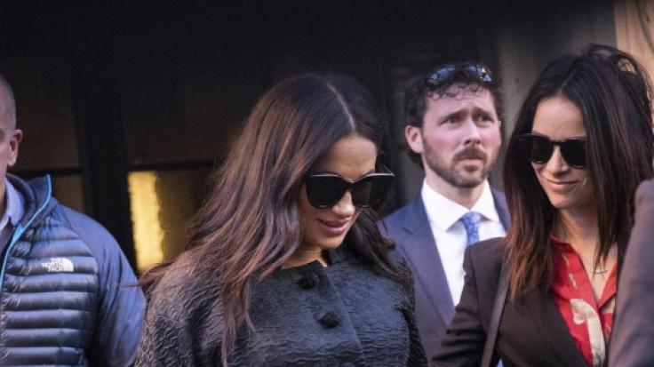 Inkognito geht anders! Meghan Markle kommt zu ihrer Babyparty im Mark Hotel.