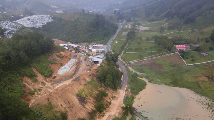 Guatemala befürchtet etwa 150 Tote nach Erdrutsch wegen Unwetters.