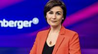 Sandra Maischberger freut sich auf eine neue Talkrunde.